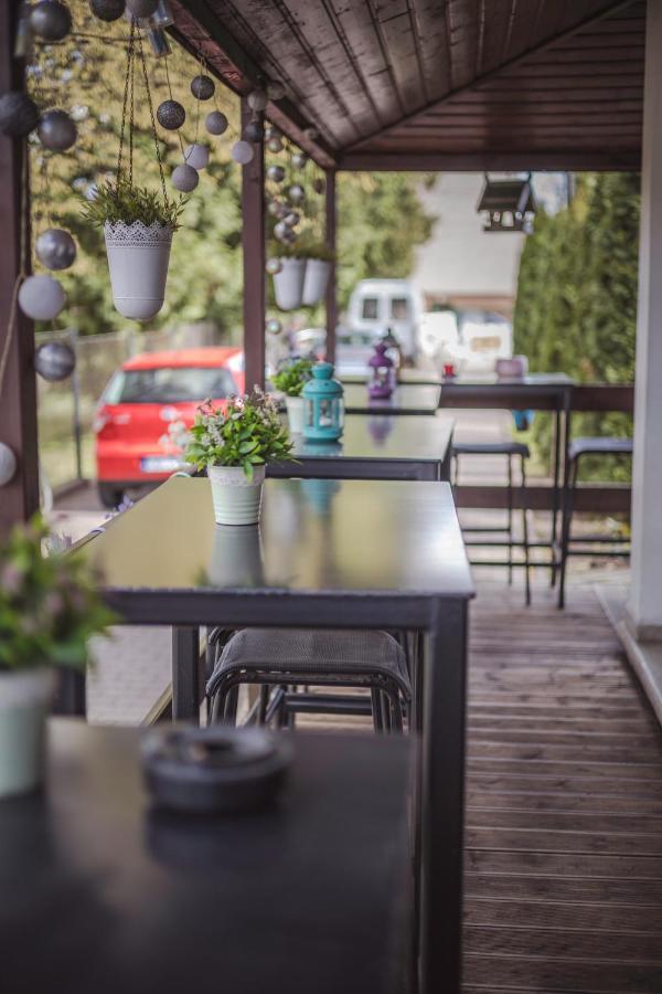 4 Couples & 4 Friends Hostel Cracovia Exterior foto